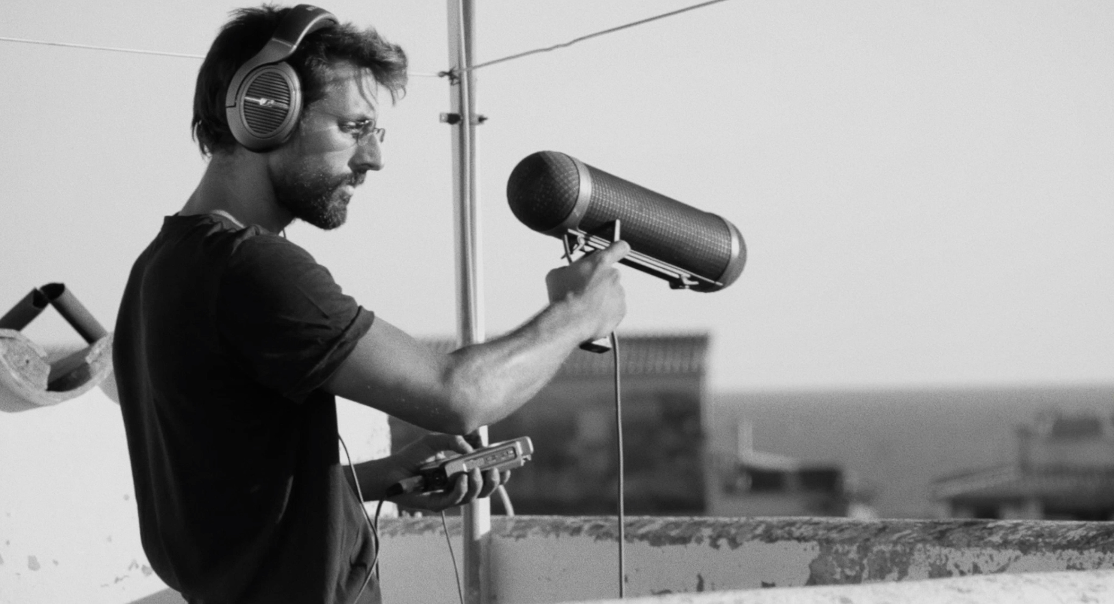 Второй звук в слове. Звуковой дизайн. Берет "звуки моды". Несколько звуков взятых вместе одновременно. Звук взял.