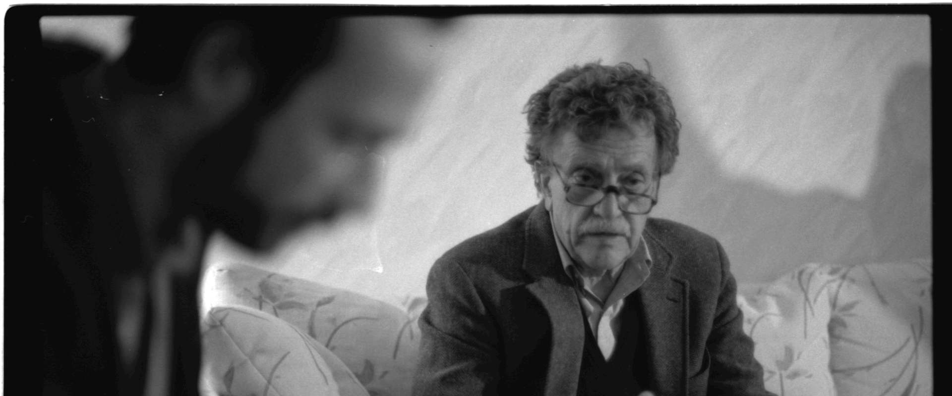 Kurt Vonnegut: Unstuck in Time background 2