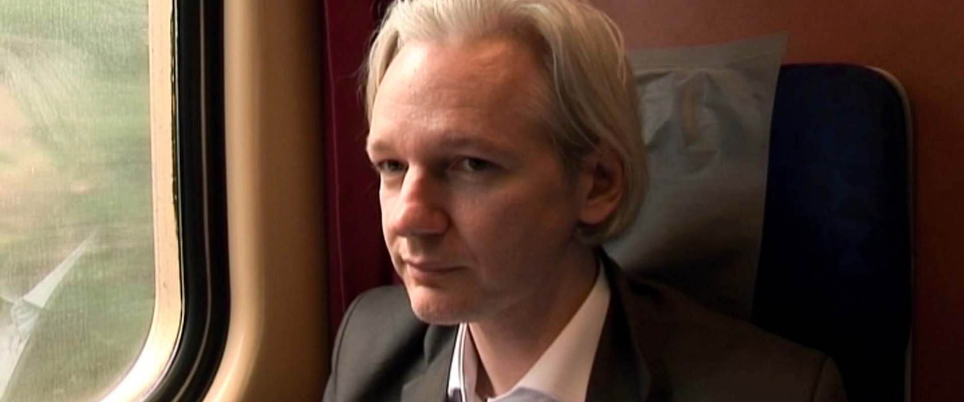 We Steal Secrets: The Story of WikiLeaks background 1