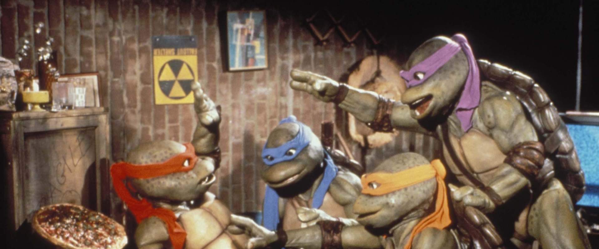 Teenage Mutant Ninja Turtles II: The Secret of the Ooze background 1