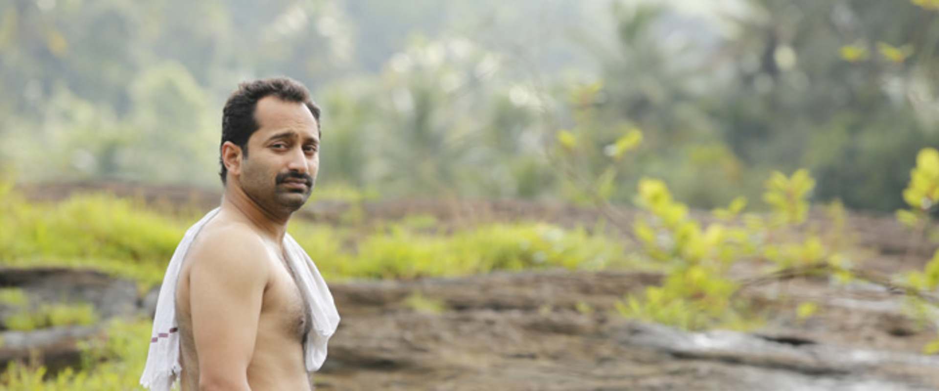Maheshinte Prathikaaram background 1
