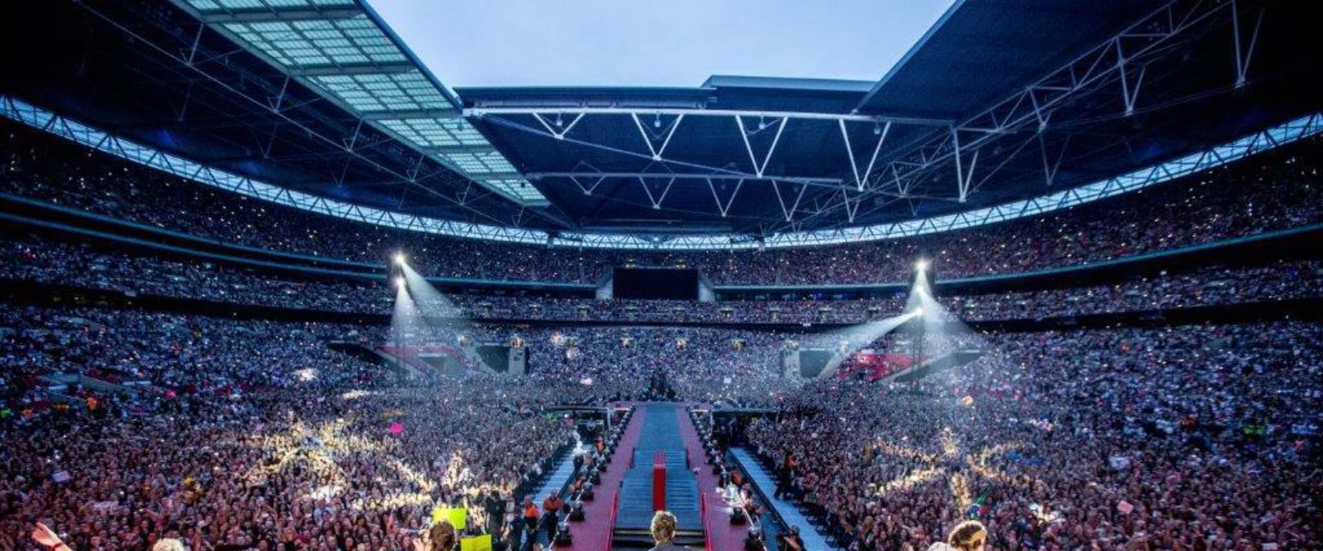 One Direction: Where We Are – The Concert Film background 1