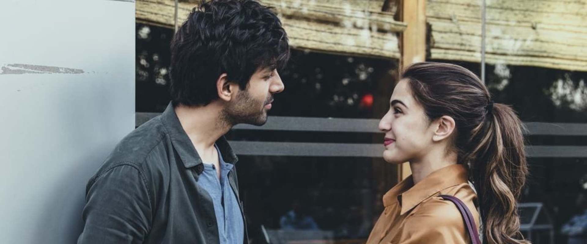 Love Aaj Kal background 2