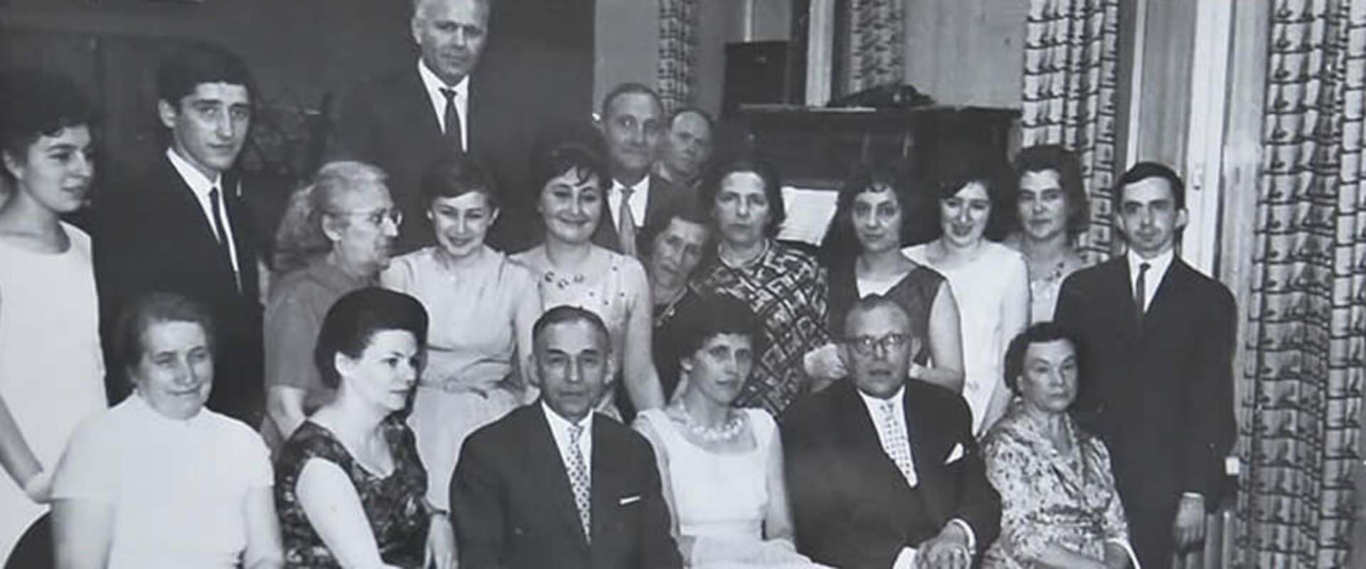 The Peretzniks background 2