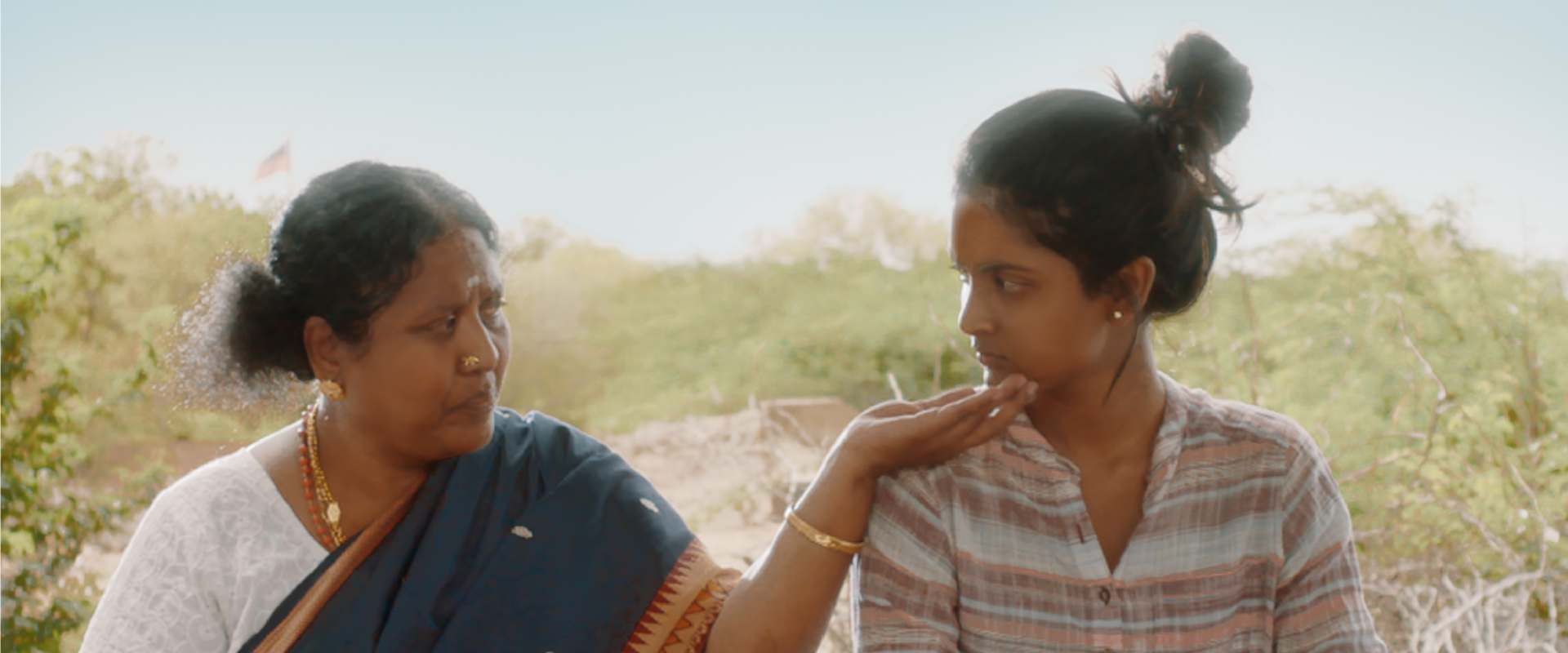 Sethum Aayiram Pon background 1