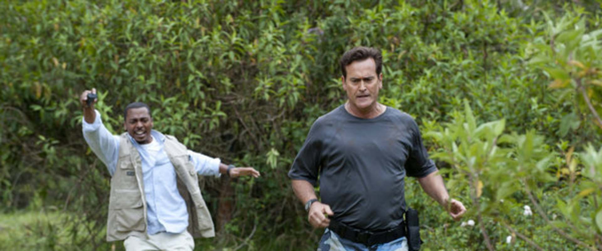 Burn Notice: The Fall of Sam Axe background 2