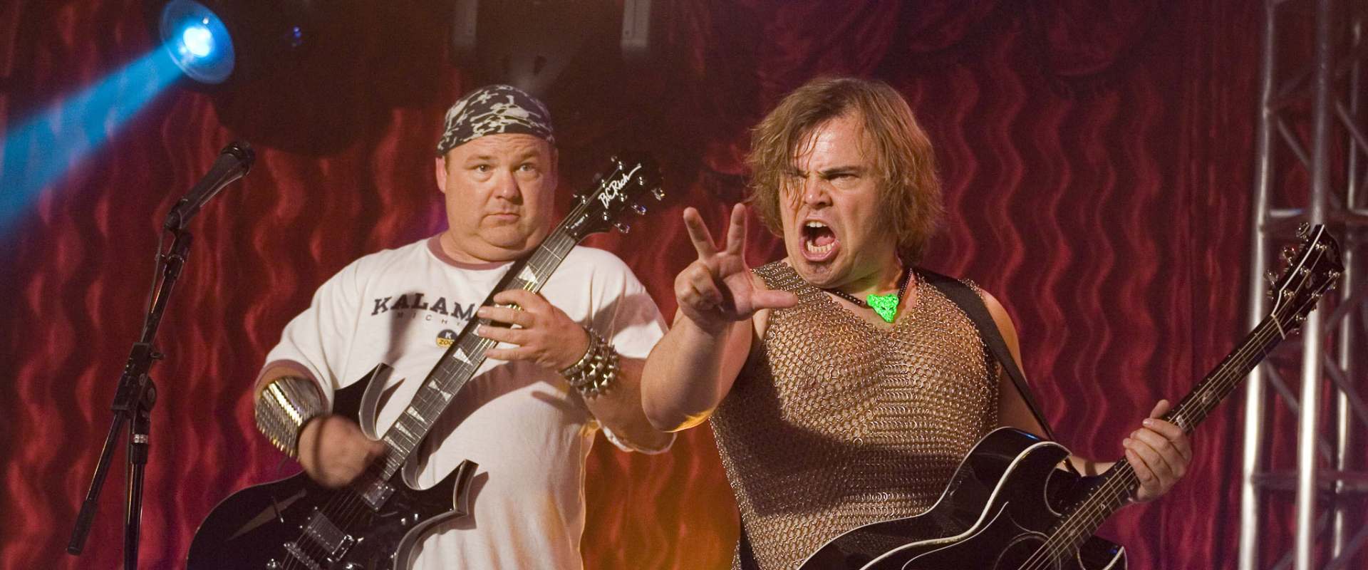 Tenacious D in The Pick of Destiny background 1