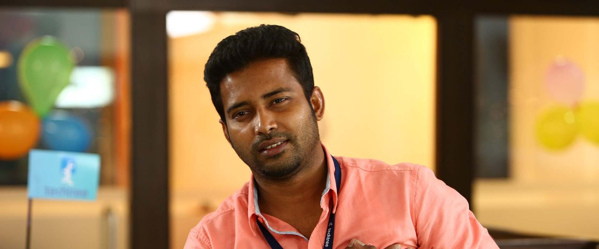 Oru Naal Koothu background 1