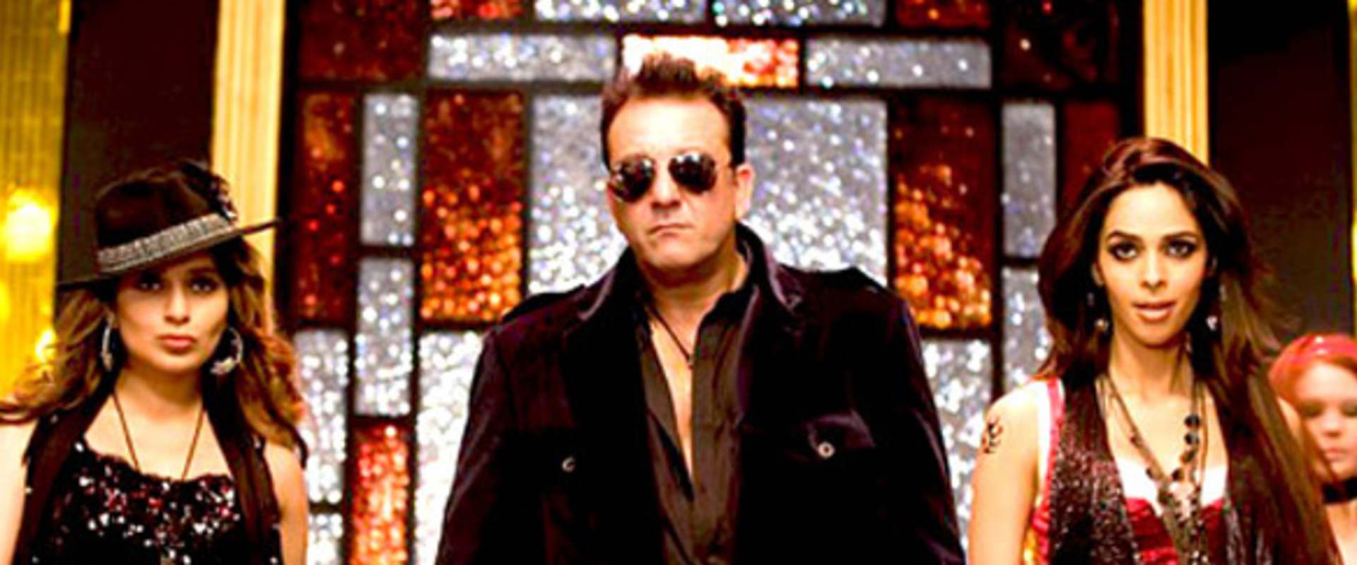 Double Dhamaal background 2