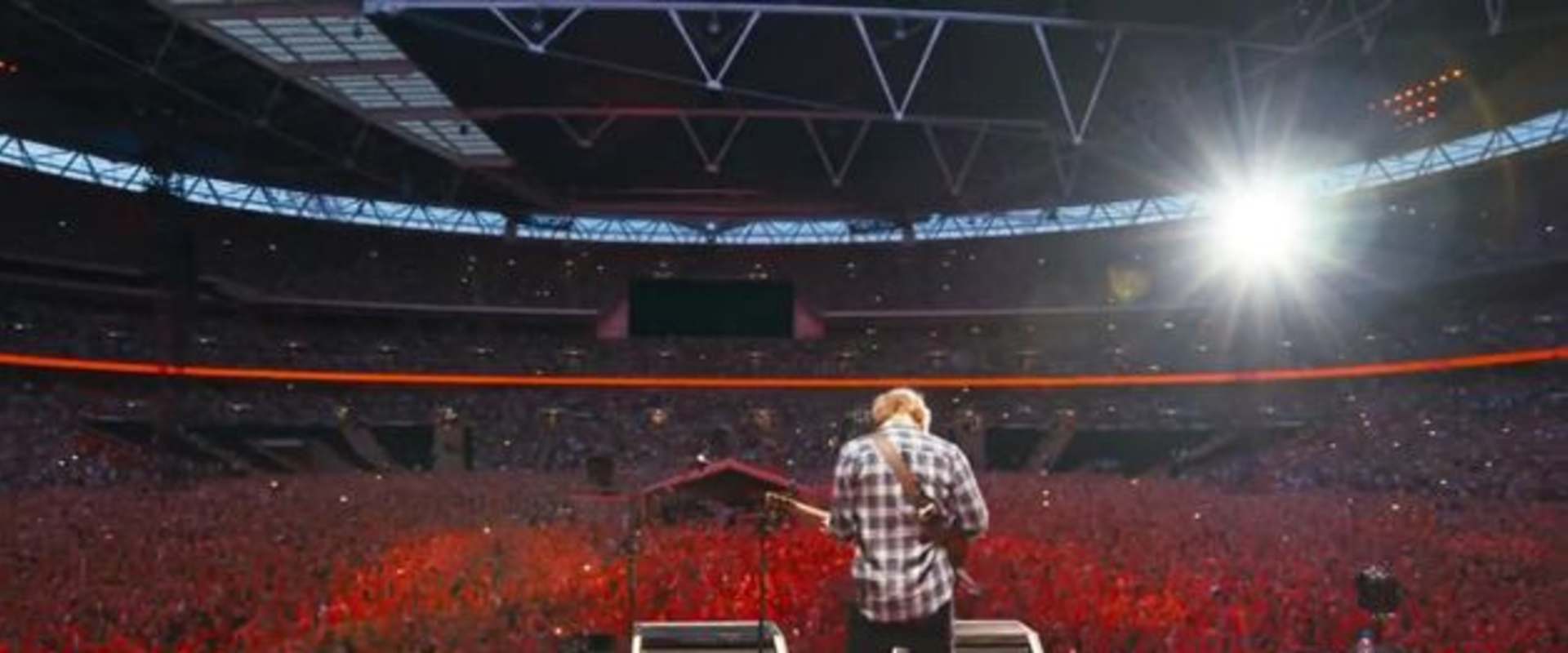 Ed Sheeran: Jumpers for Goalposts background 2
