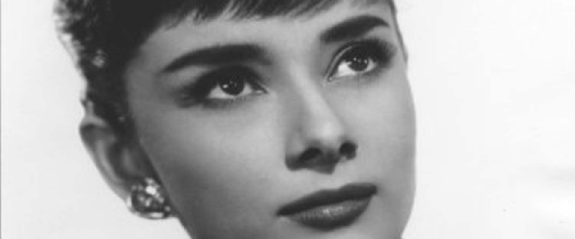 Audrey Hepburn: Remembered background 1