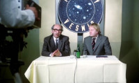 Hearty Greetings from the Globe Movie Still 6